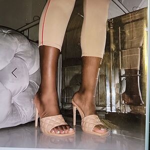 BRAND NEW  HERSTYLE SQUARE TOE LOW HEEL MULE SANDAL